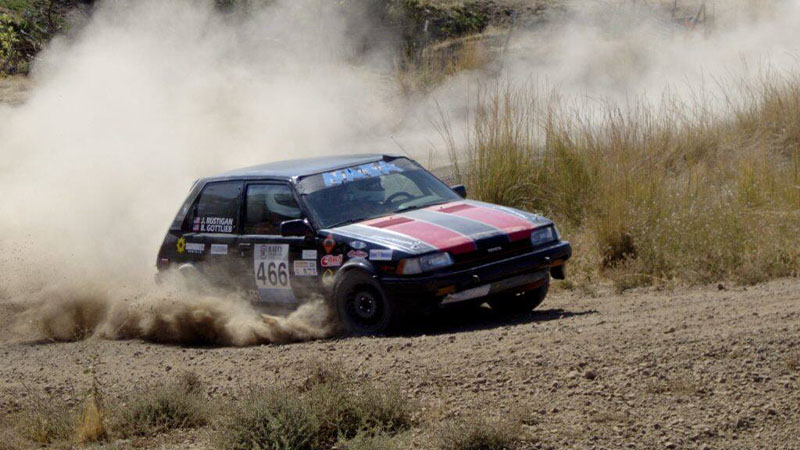 Rally car kicking up some dust
