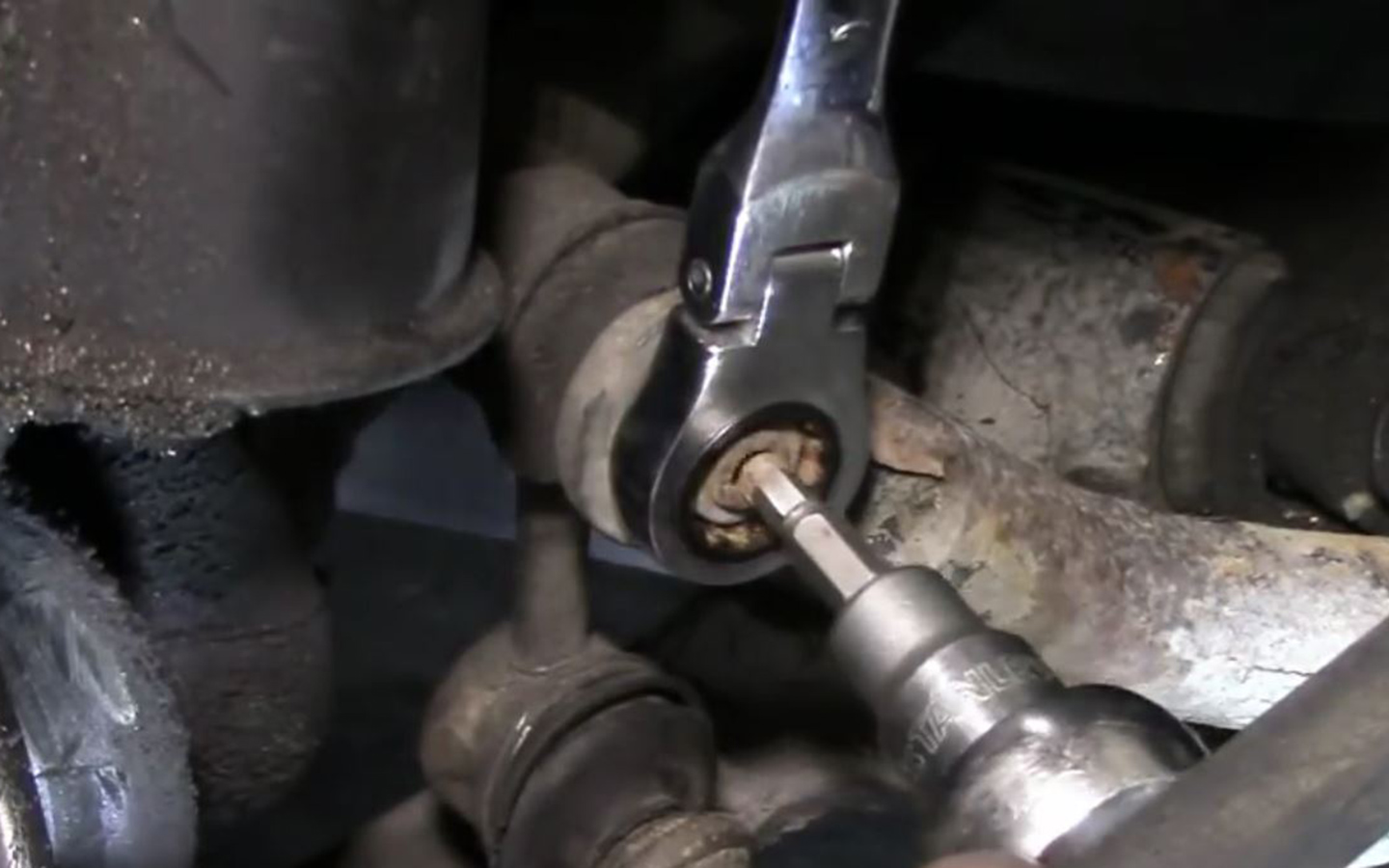 FWD End Link Removal