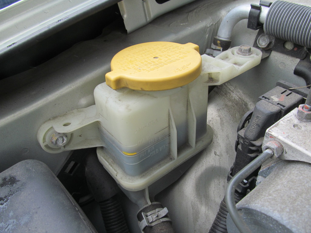 Power steering fluid tank photo